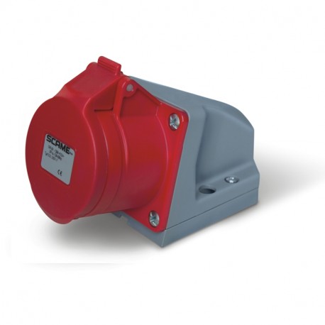512.3257-7 SCAME EUREKA SURF.M.SOC. ANGLED BOX 6P+E 32A