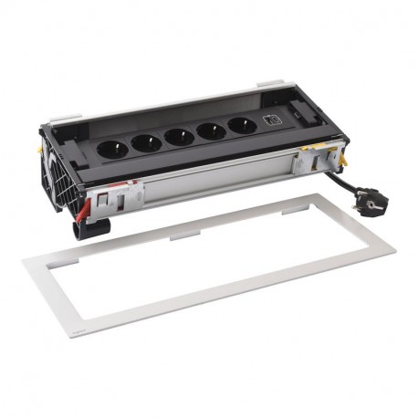 654856 LEGRAND IN-FLIPUP 12M MT 5SCH+USB 2MT